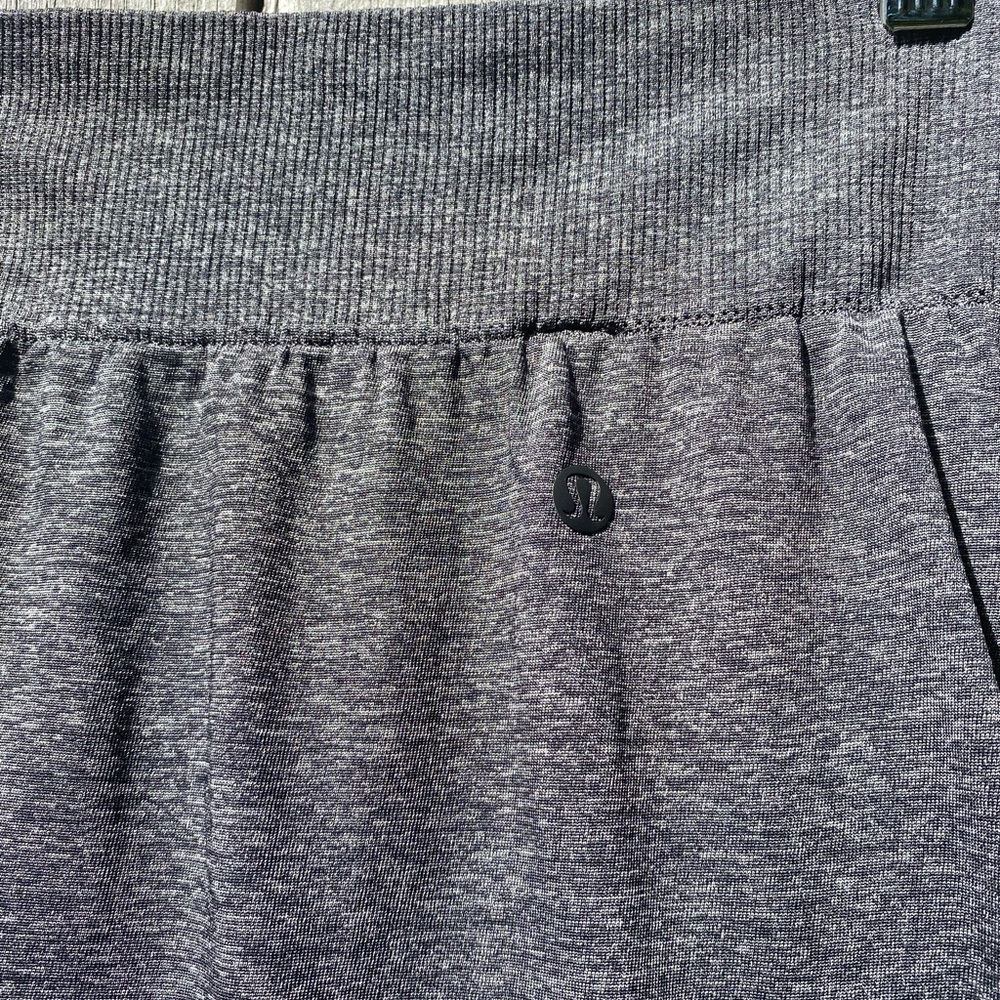Lululemon Boulevard Bliss skirt size 6.